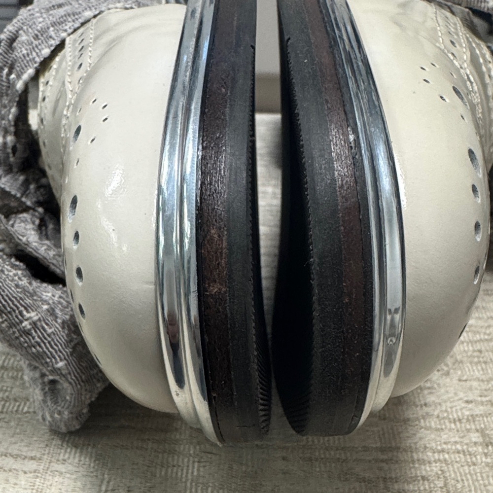 AGL Brogue’s Cream Patent Leather Bow Slingback Flats - Picture 7 of 9